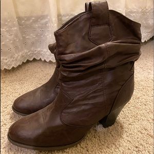 Slouch brown boots